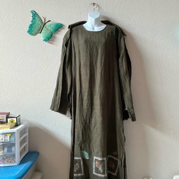 Green Field 2 Piece Set w/ dress - Picture 2 of 8